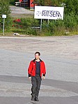 Nach fast 36 Stunden sind wir endlich am Ziel: An der STF-H&uuml;tte in Ritsem kommt uns der Chef ("Ober-Elch") Uli entgegen, der zusammen mit Johannes und Florian schon seit einer Woche auf dem <a href=http://de.wikipedia.org/wiki/Kungsleden>Kungsleden</a> unterwegs ist.